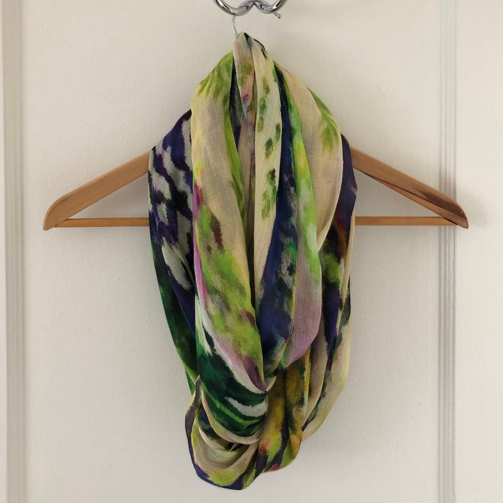 Saachi Infinity Scarf OS